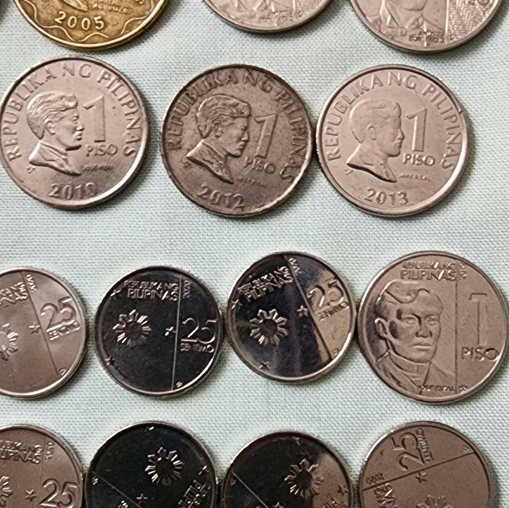 Philippine Coin Set with Gold and Silver Tones - Picture 3 of 4